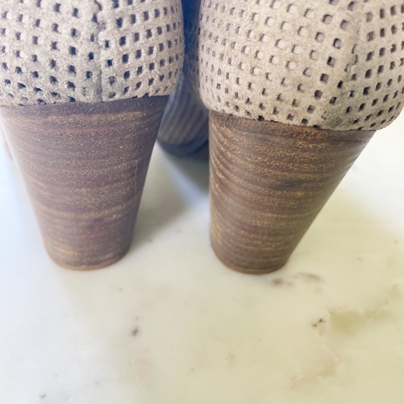 Rag & Bone Gray Tan Suede Margot Perforated Chunky Heel Ankle Booties - Picture 6 of 13